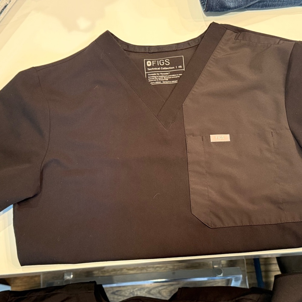 FIGS Men's Black Shirt